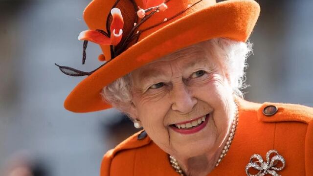 La reina Isabel II no habría muerto solo por vejez. (Web)