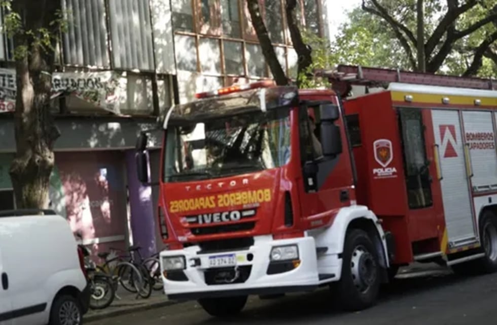 Incendio en una escuela de Rosario: debieron evacuar a los alumnos y se suspendieron todas las actividades