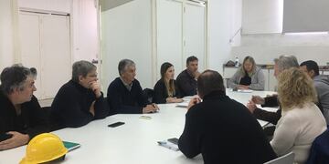 Funcionarios y personal municipal analizaron la puesta en marcha de los nuevos semáforos de Av. Santa Fe