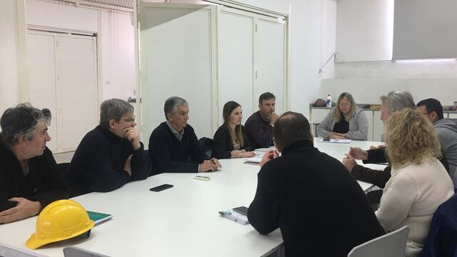 Funcionarios y personal municipal analizaron la puesta en marcha de los nuevos semáforos de Av. Santa Fe