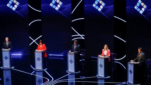 Los cinco candidatos presidenciales en el segundo debate presidencial de 2023 (Foto: Federico López Claro)