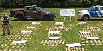 Mega operativo en Puerto Iguazú: Prefectura Naval incautó 330 kilogramos de droga.