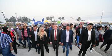 El mandatario felicitó a la intendenta Marta Albarracín