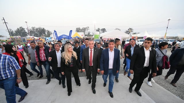 El mandatario felicitó a la intendenta Marta Albarracín