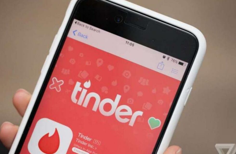 Se conocieron en Tinder, estuvieron aislados juntos por covid y terminaron siendo novios