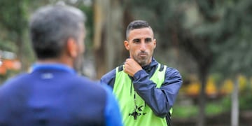 El DT de Gimnasia de Jujuy se mostró conforme porque para la nueva temporada “se quedaron jugadores que solicité" y a ellos "se agregaron las incorporaciones requeridas, y seguimos expectantes por los que están por llegar para contar con el plantel completo que queremos”.