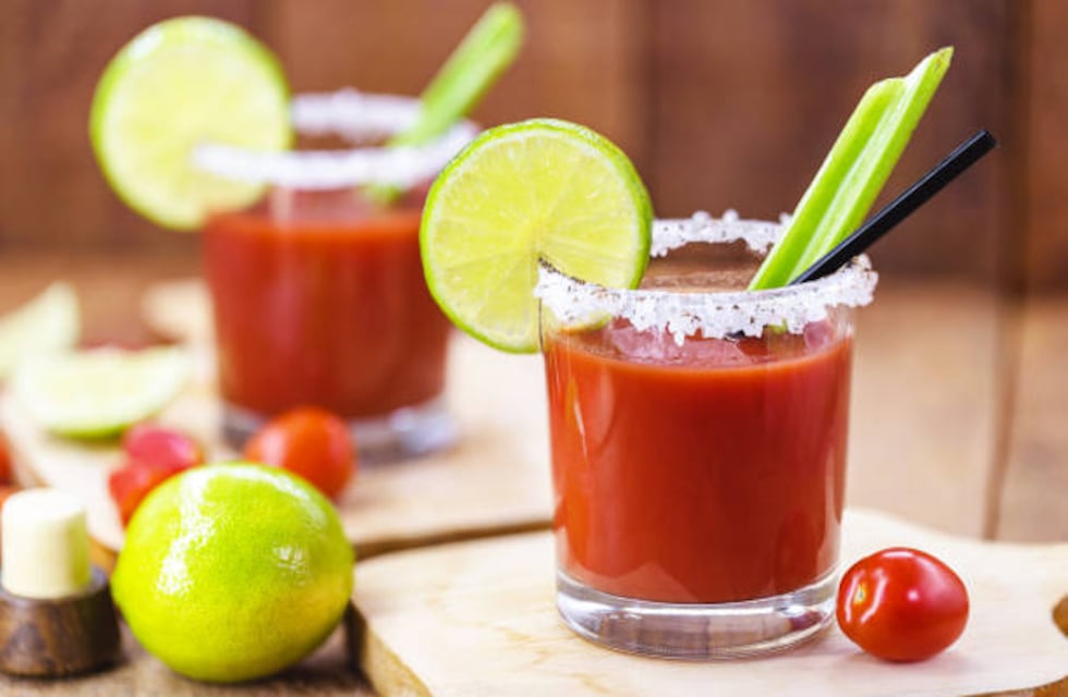 Pidió una merienda de 5 mil pesos pero no se la cobraron: encontró un gusano en el jugo