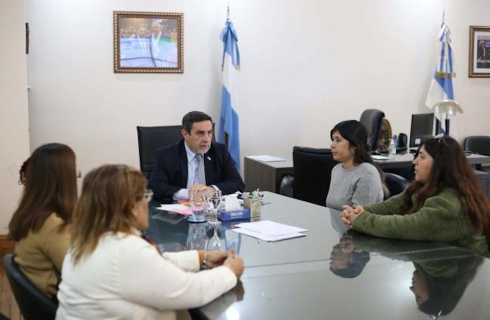 Medina Ruiz se reunió con representantes de la Fundación Endo Guerreras