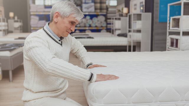 Un supermercado ofrece rebajas de hasta el 60%.