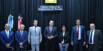 Omar Perotti junto a jueces y fiscales federales de Rosario