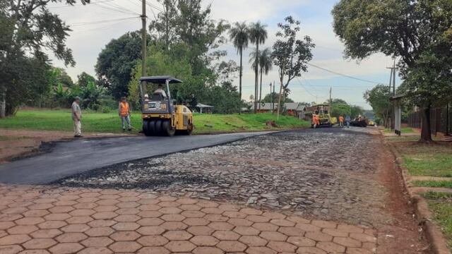Eldorado: realizan asfaltado de la calle Capitán Nauer en el municipio