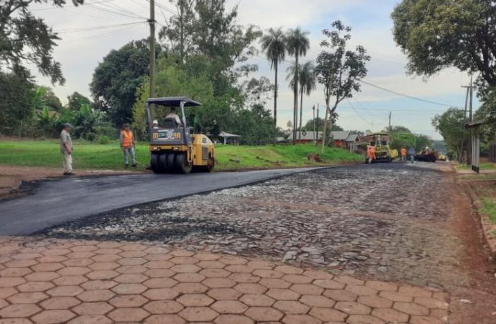 Eldorado: realizan asfaltado de la calle Capitán Nauer en el municipio