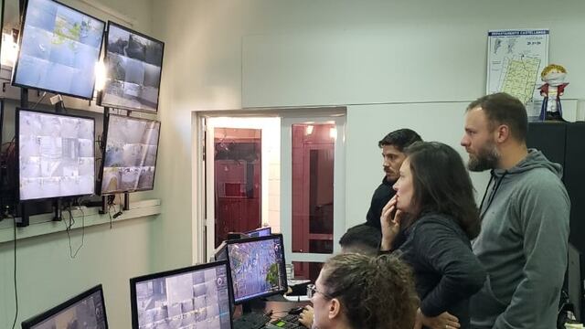 Controlan si arrojan residuos en caminos rurales desde el Centro de Monitoreo