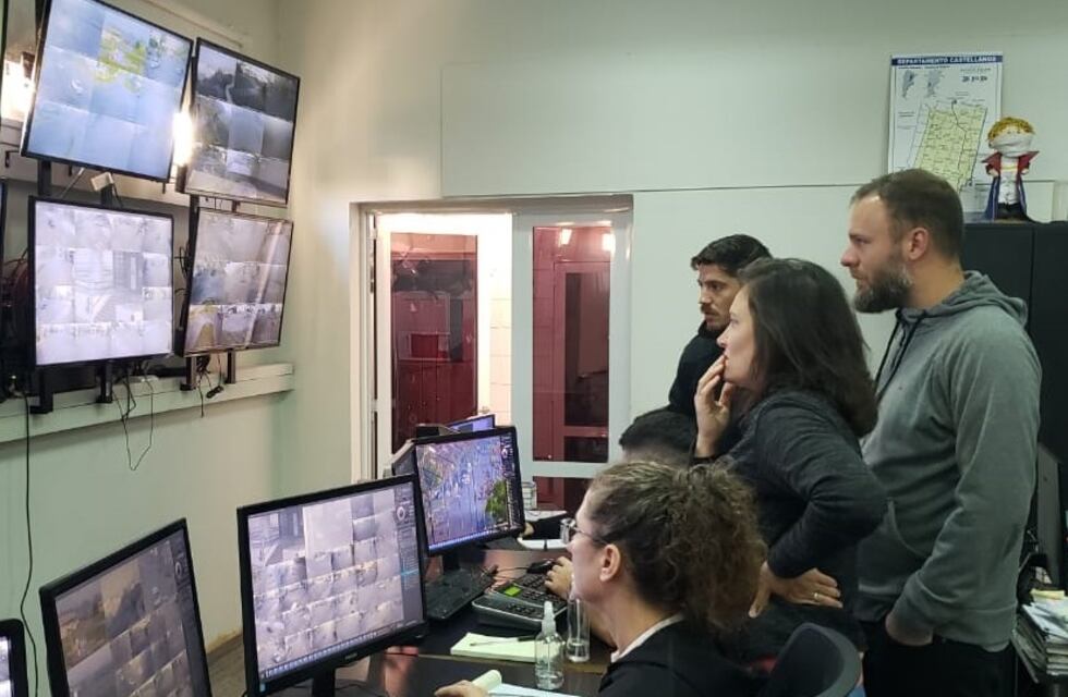 Usan cámaras para vigilar que no arrojen basura en caminos rurales