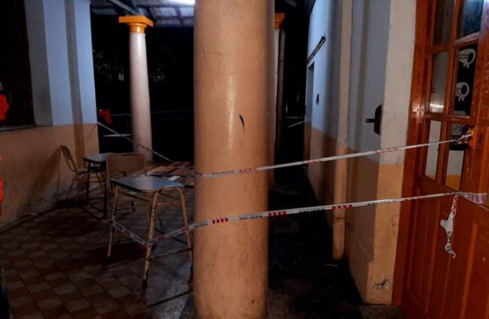 La tormenta produjo el hundimiento del suelo en la Escuela Irigoyen y se suspendieron las clases presenciales