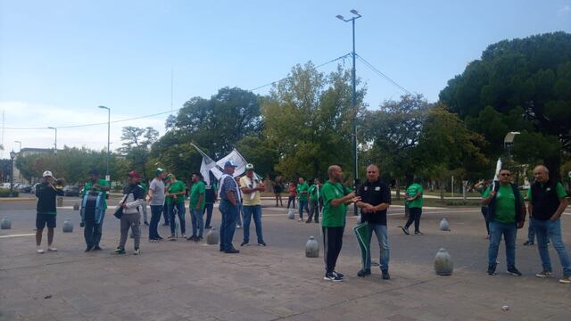 Referentes del Sindicato Unificado de Municipales de Tres Arroyos marcharon por la ciudad