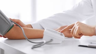 Las mediciones exactas de la presión arterial son esenciales para controlar la hipertensión porque una determinación imprecisa puede afectar de forma significativa el diagnóstico y el tratamiento. (Télam)