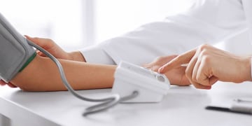 Las mediciones exactas de la presión arterial son esenciales para controlar la hipertensión porque una determinación imprecisa puede afectar de forma significativa el diagnóstico y el tratamiento. (Télam)