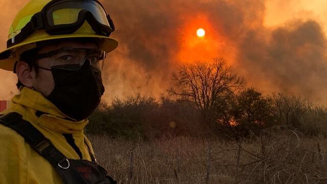 Bomberos combaten un incendio en Malagueño. Foto: Diario La Voz
