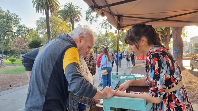 Feria desde el origen en la Plaza 25 de Mayo