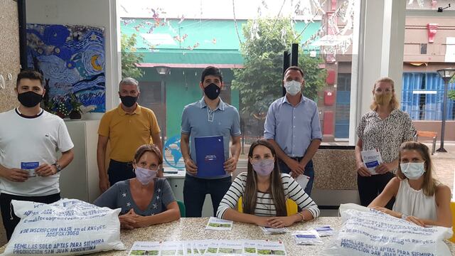 Entregan las semillas del Programa de huerta familiar santafesina en Rafaela