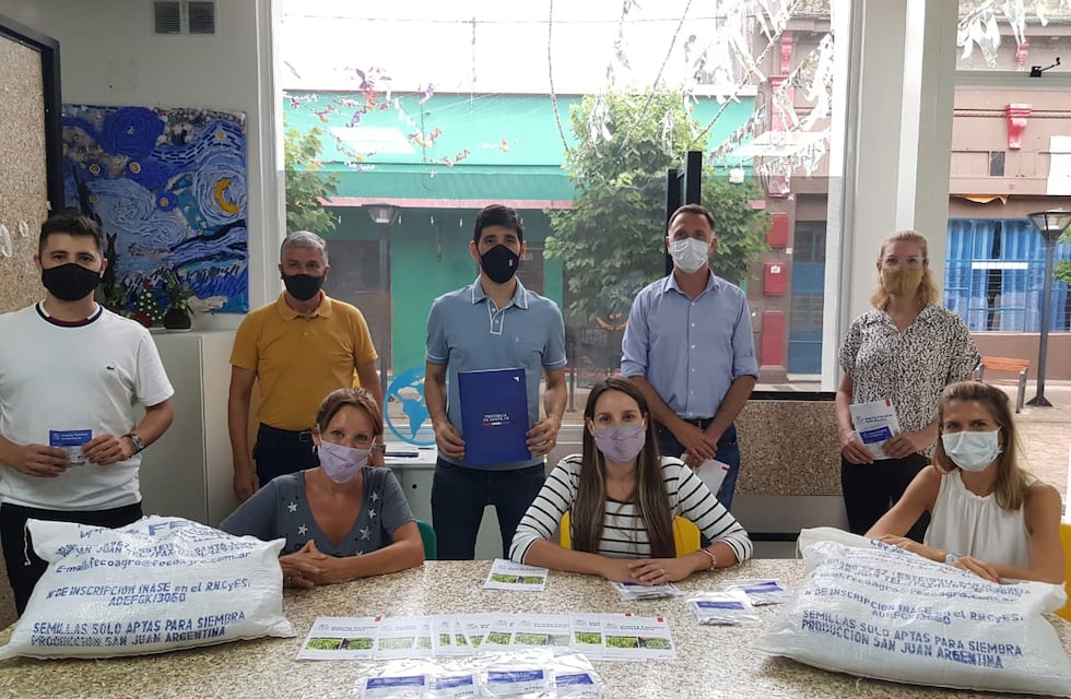 Entregan 1517 kits con semillas del programa “huerta familiar santafesina”