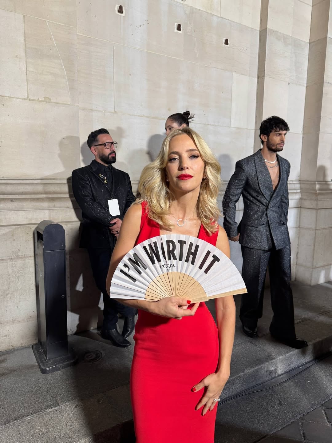 Escote y mega ajustado: Luisana Lopilato modeló con un espectacular vestido de noche y marcó tendencia en Instagram
