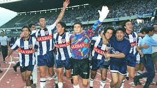 Inolvidable goleada de Talleres frente a Belgrano en 1996. José "Cachi" Zelaya convirtió tres. Y Mario Cuenca le contuvo un penal al Luifa Artime (La Voz archivo).