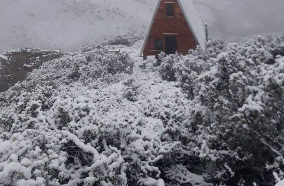 Vallecitos amaneció blanco: las postales de la primera gran nevada del año