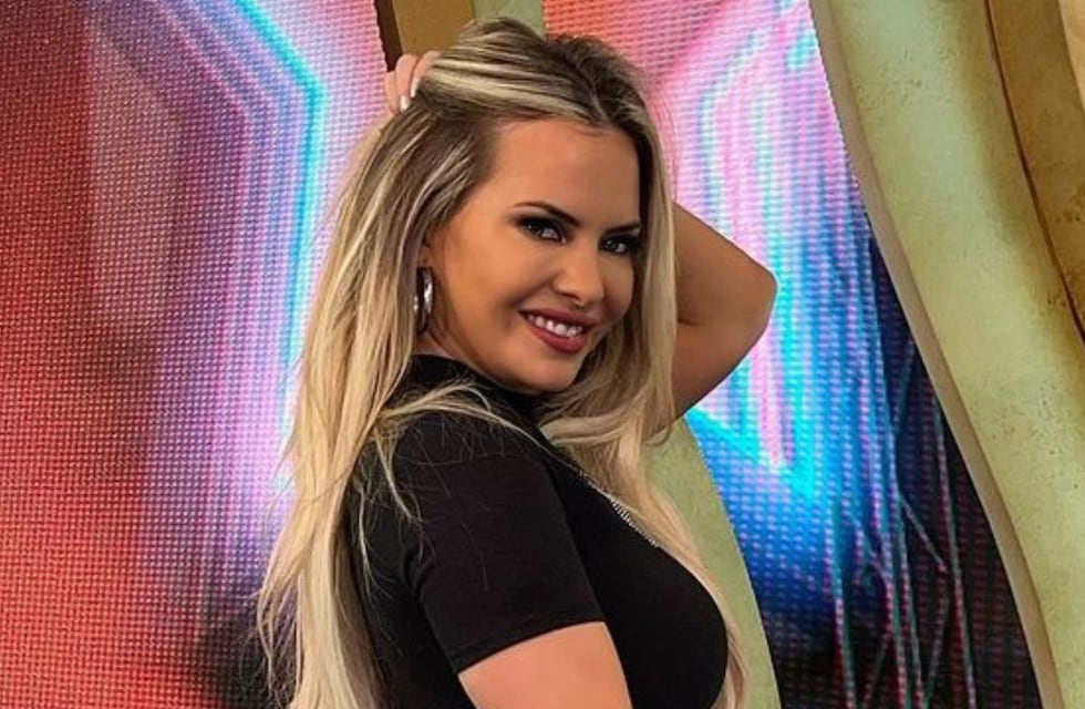 Desde un concurso de belleza, Ale Maglietti lució un impactante vestido negro repleto de brillos