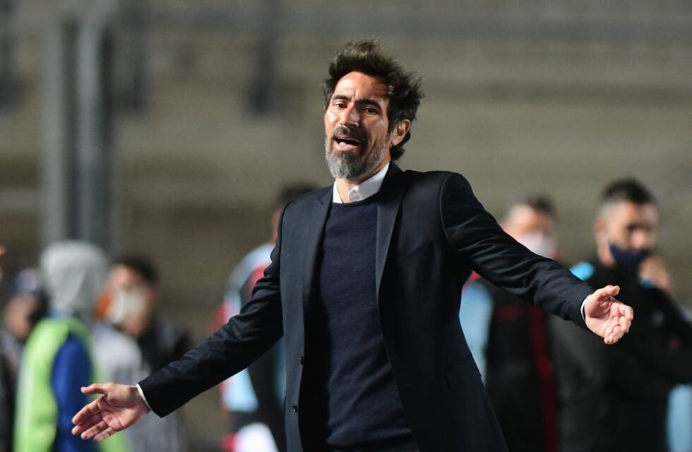 Eduardo Domínguez renunció como entrenador de Independiente tras la derrota con Racing