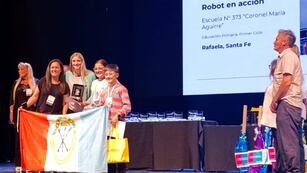 Los chicos al momento de recibir su distinción