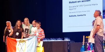 Los chicos al momento de recibir su distinción