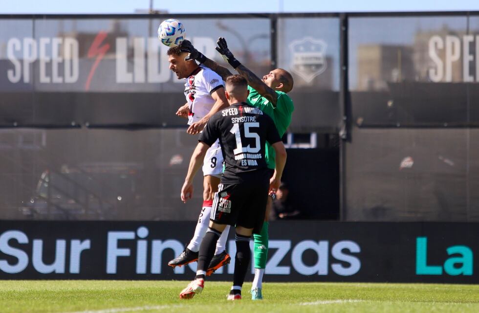 Newell’s Old Boys y Deportivo Riestra empataron en una tarde de errores increíbles
