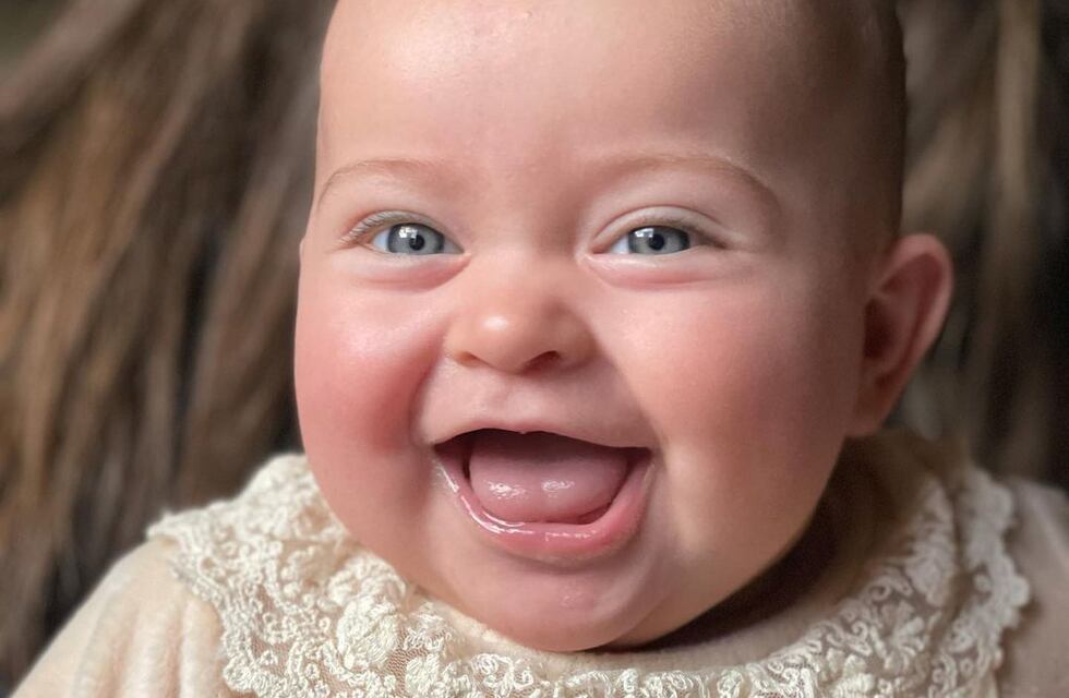 Agustina Gandolfo celebró los 6 meses de Nina y compartió su primera comida