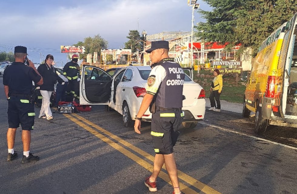 Punilla: fuerte choque entre un camión y un auto en la intersección de dos rutas