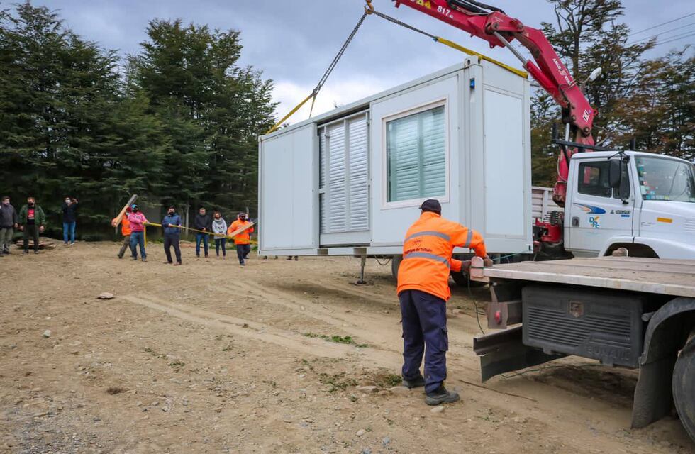 Tolhuin recibió los módulos desplegables para la sede de la UNTDF