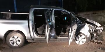 La camioneta colisionó contra un poste de luz en Córdoba.