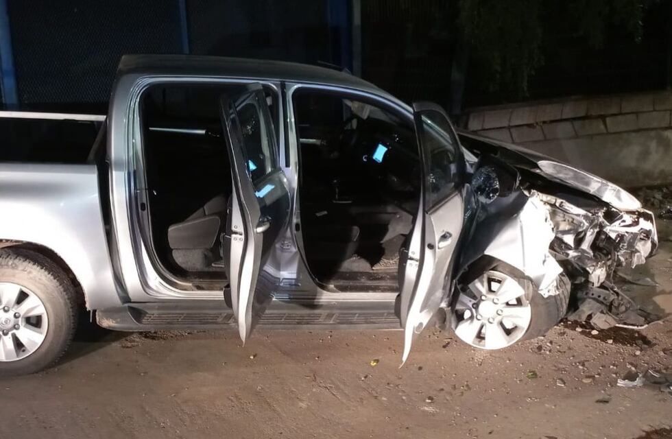 Robaron una camioneta en Villa Rumipal, chocaron en Córdoba, uno se escapó y el otro fue detenido