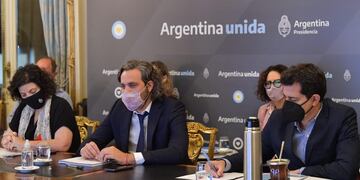 En una reunión con infectólogos, el Gobierno observó que hay una leve desaceleración de casos por las restricciones en vigencia. (Foto: Presidencia)