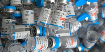 Vacunación Contra Covid 19 o Coronavirus en La Nave Cultural.
Esta mañana se vacunó los menores de 17 años será con las vacunas autorizadas para cada grupo etario, es decir, de 12 a 17 años Pfizer y Moderna, de 3 a 11 años Sinopharm.
Foto: Orlando Pelichotti