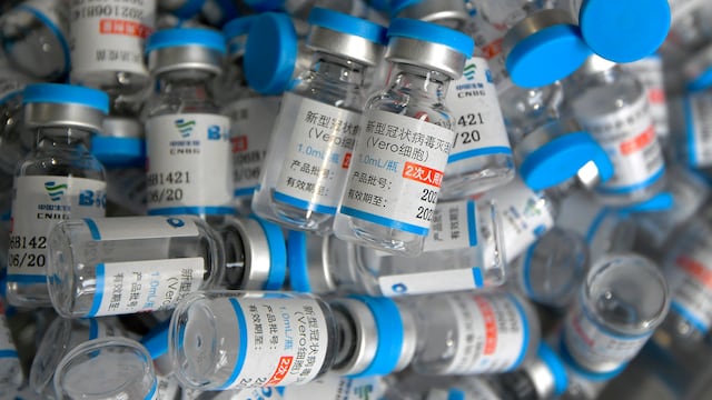Vacunación Contra Covid 19 o Coronavirus en La Nave Cultural.
Esta mañana se vacunó los menores de 17 años será con las vacunas autorizadas para cada grupo etario, es decir, de 12 a 17 años Pfizer y Moderna, de 3 a 11 años Sinopharm.
Foto: Orlando Pelichotti