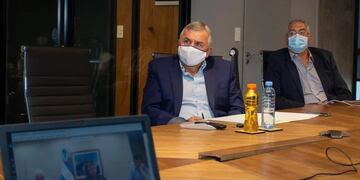 Durante la videoconferencia con el Presidente y los demás mandatarios provinciales, el gobernador Morales estuvo acompañado por el ministro de Salud Gustavo Bouhid y el equipo de inmunización.