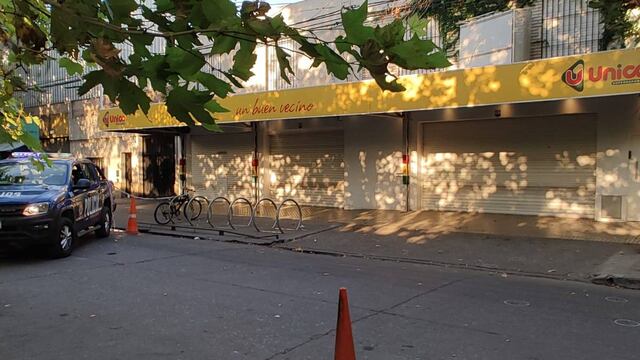 La policía fue a custodiar el local de Lavalle al 2500 tras la denuncia.