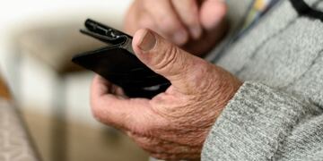 Al no ser nativos digitales, los mayores son los más afectados por estas estafas virtuales. (Web / Los Andes)