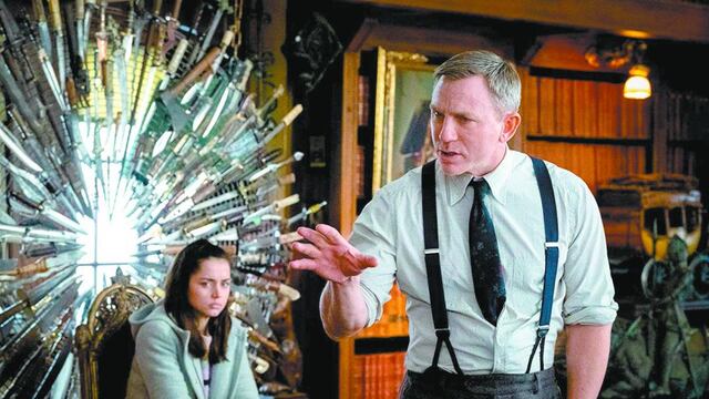 Daniel Craig hizo "Entre navajas y secretos" con la nueva "Bond" mordiéndole los talones. (Facebook "Knives out")