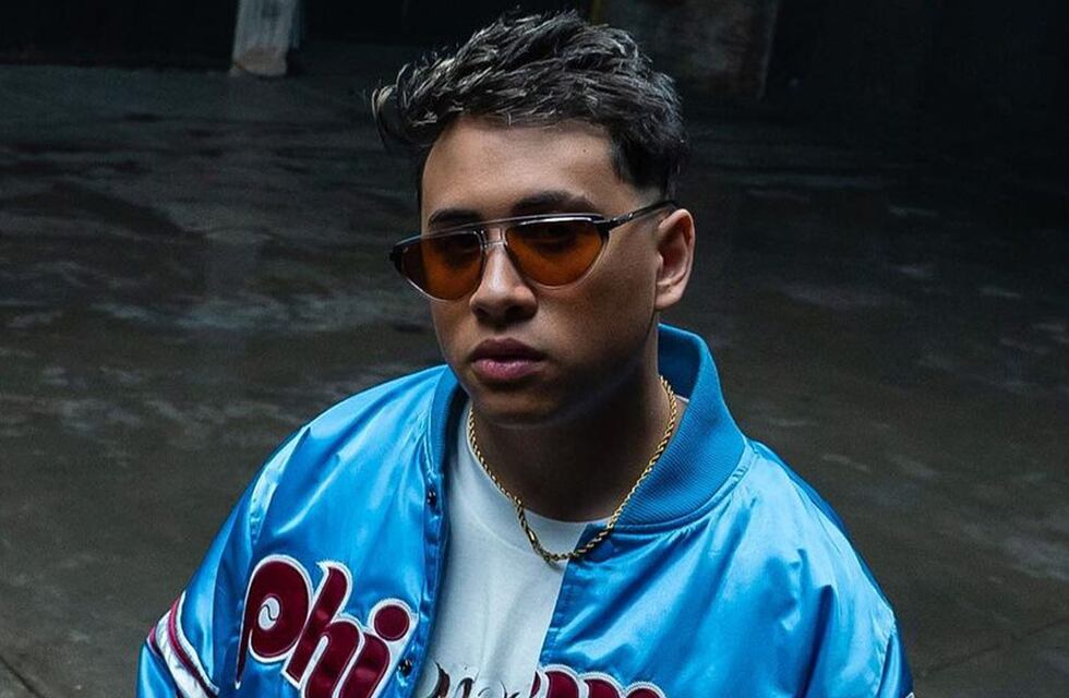 El insólito regalo de una fan a FMK en su show de Bahía Blanca