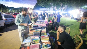 La programación es principalmente sobre literatura, aunque hay un cruce constante con el arte.