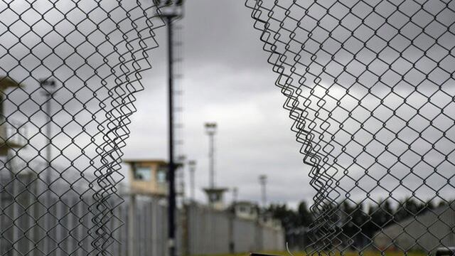 Los delincuentes cortaron el cerco perimetral con una amoladora en medio del ataque a tiros.