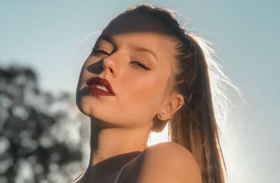 Puro glamour: la correntina Constanza Romero lució un look total black y causó furor en las redes